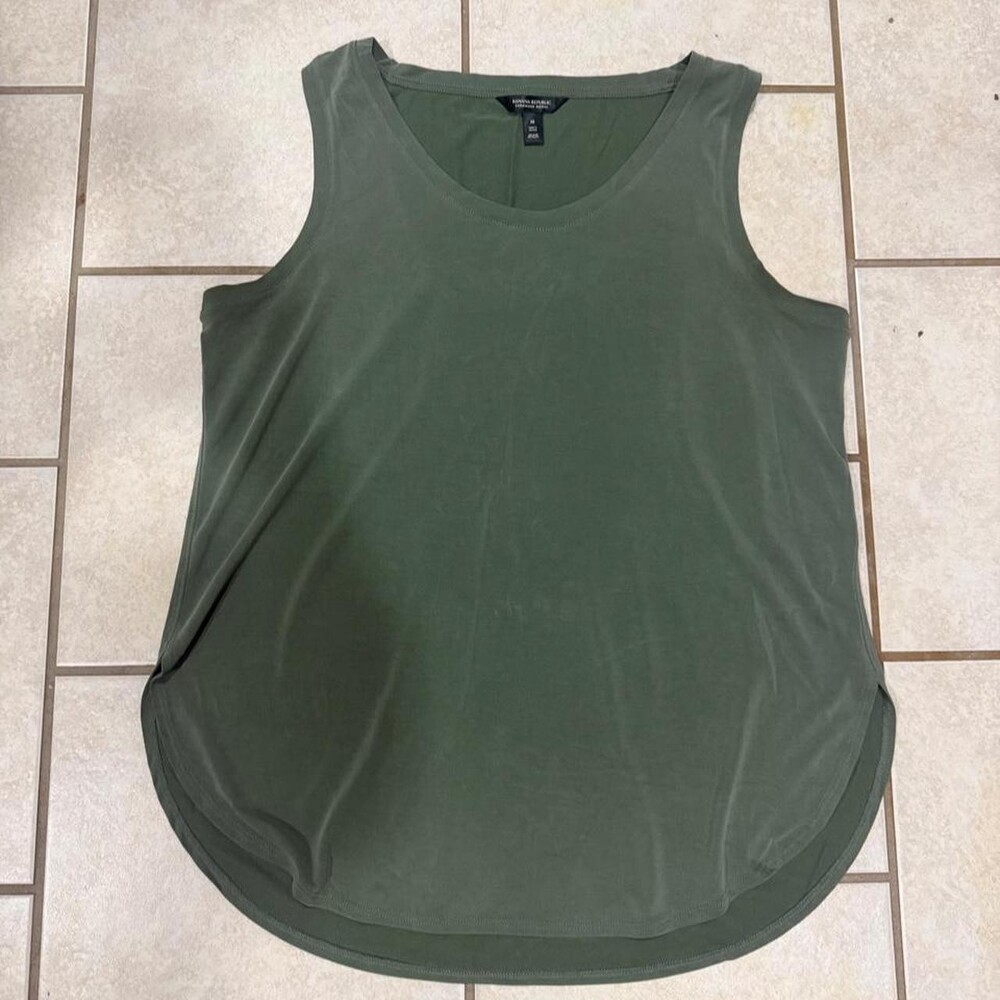 Banana Republic green tank top Size M #summer #vest